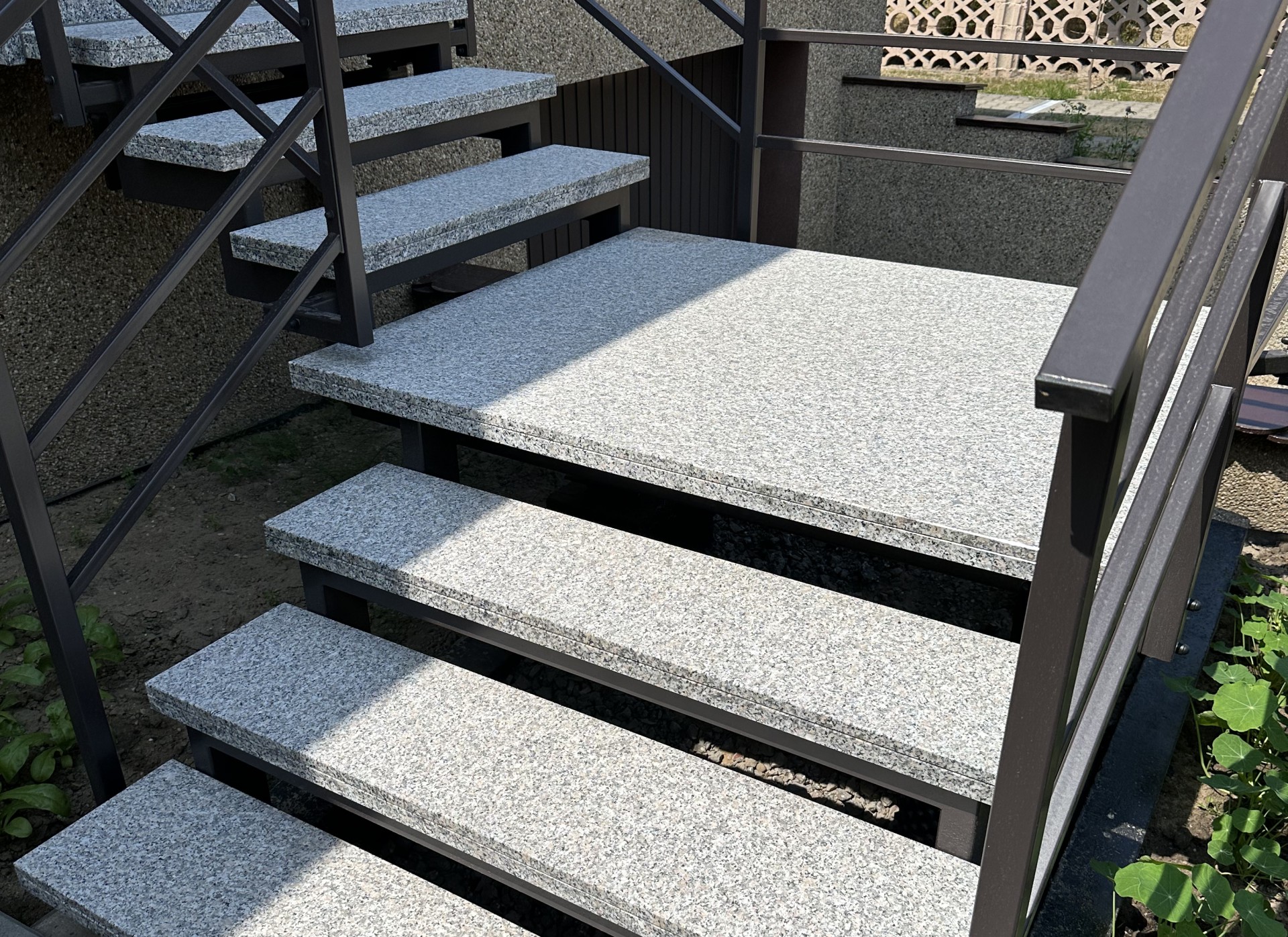 Zobacz nasze realizacje schodów zewnętrznych