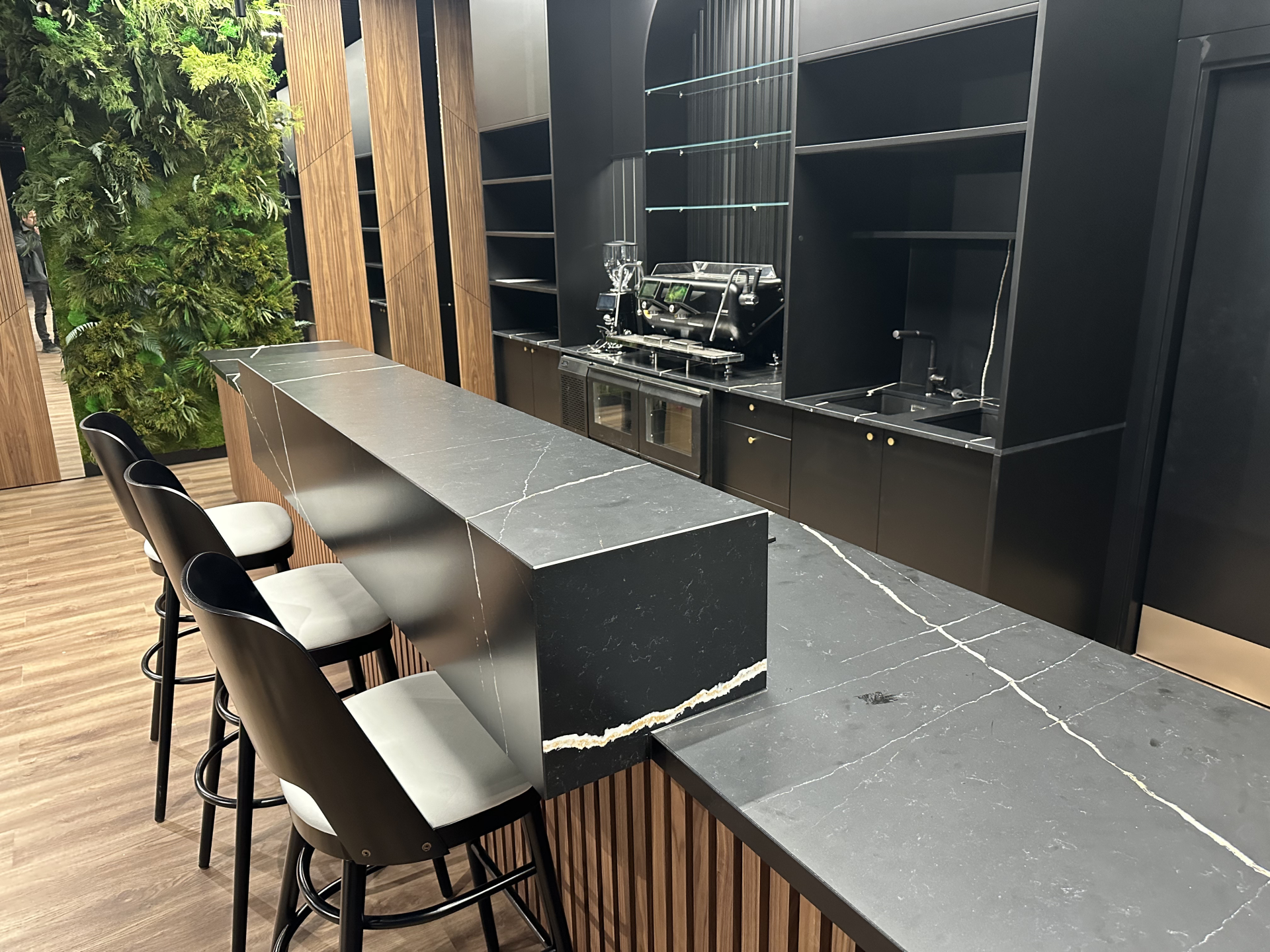 Kamień w powierzchniach komercyjnych